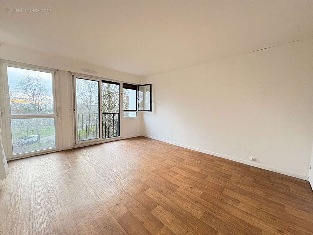 Appartement à VERRIERES-LE-BUISSON