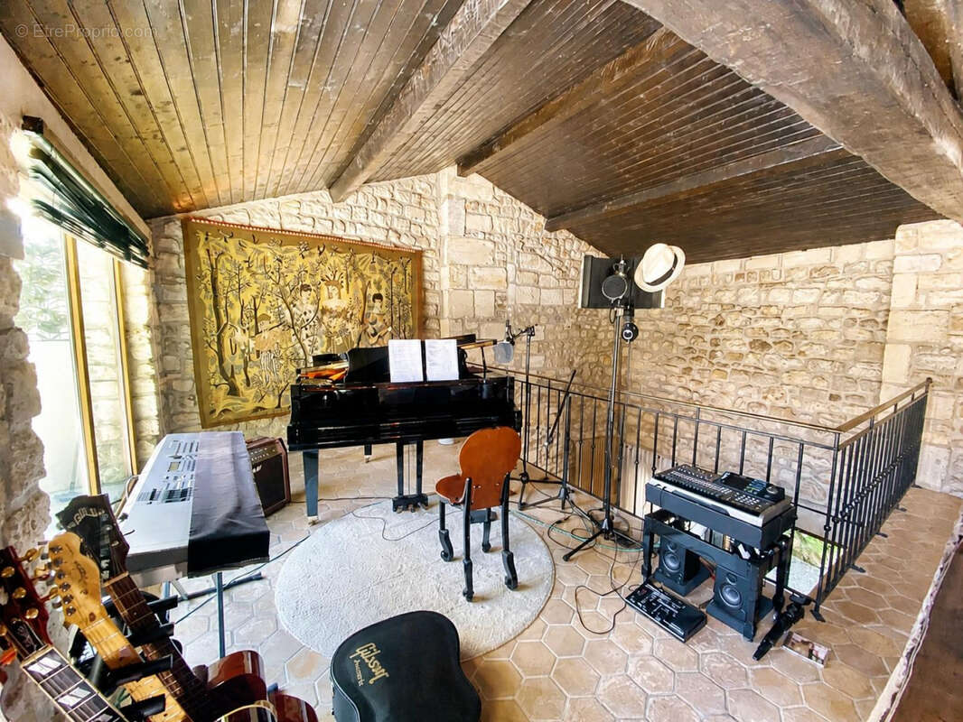 Maison à CHATEAUNEUF-SUR-CHARENTE