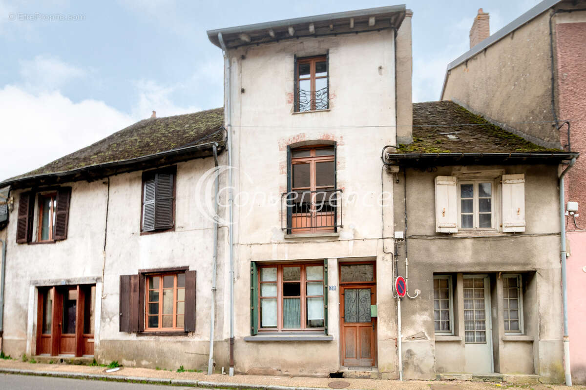 Maison à MAGNAC-BOURG
