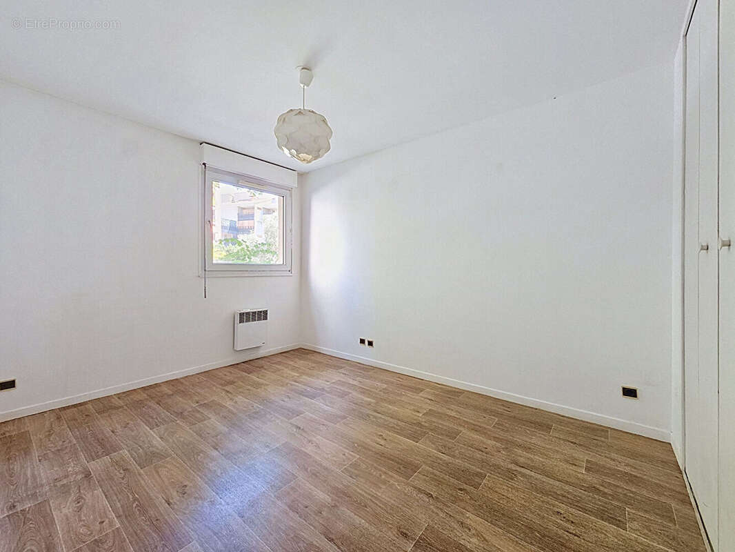 Appartement à MARSEILLE-5E