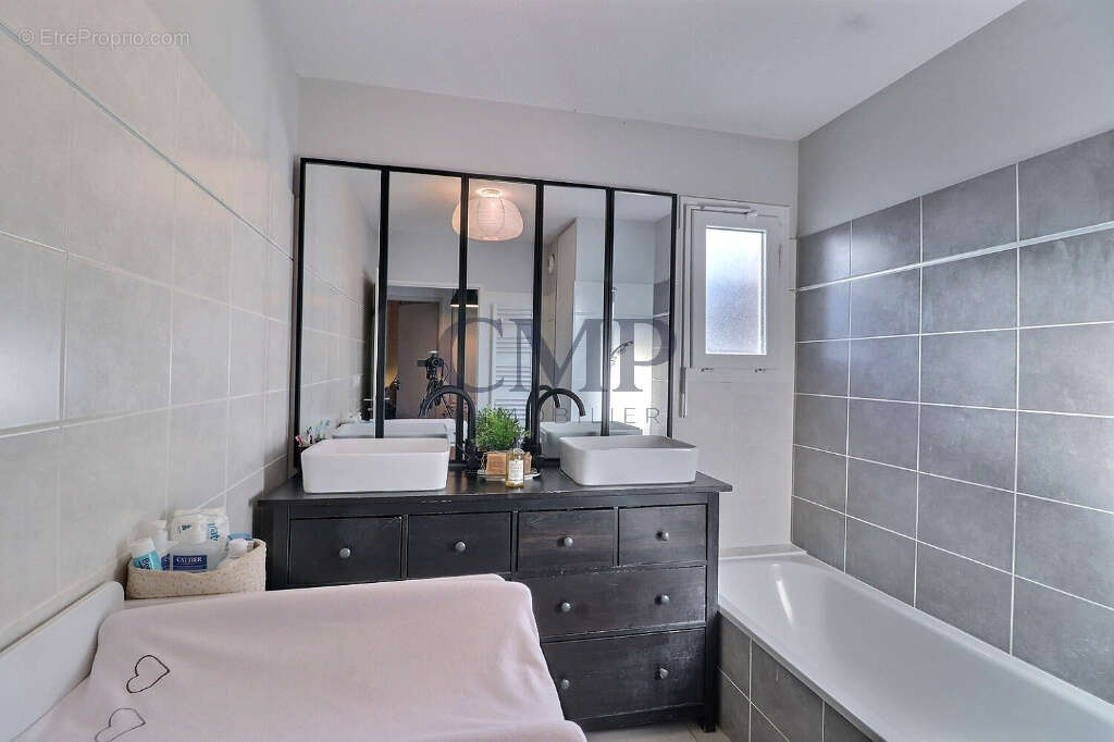 Appartement à CASTELNAU-LE-LEZ