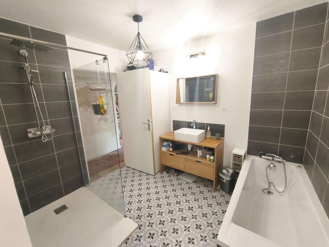 Maison T5 de 151 m2 rénovée en 2020 sur un terrain 8400 m2 - photo 15
