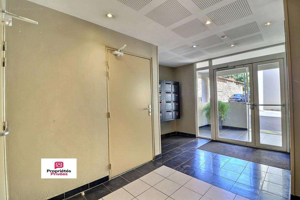 Appartement La Seyne Sur Mer 4 pièce(s) 80.98 m2 - photo 13