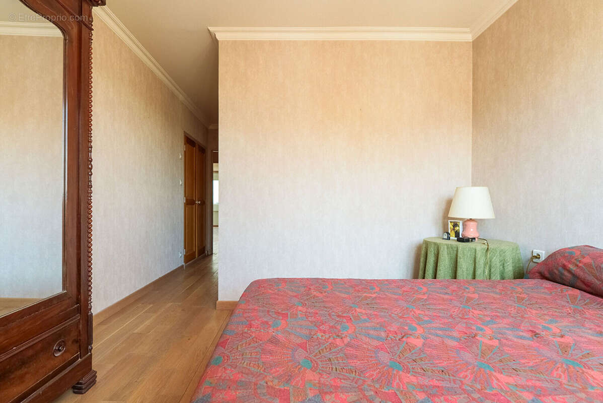 CARCASSONNE - DAVILLA Vaste Appartement T4 114m² (108m² Carrez) avec loggia, ascenseur, et place de parking couvert - photo 15