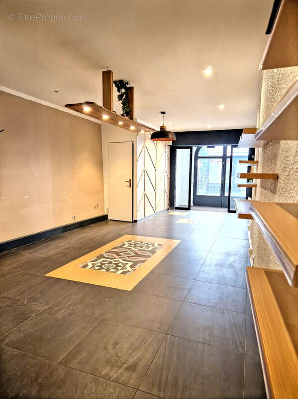 Commerce à AIX-LES-BAINS