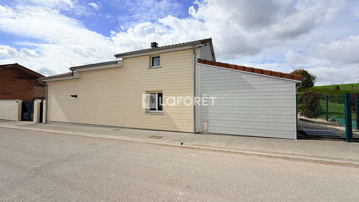 Maison à DOMMARTIN-VARIMONT