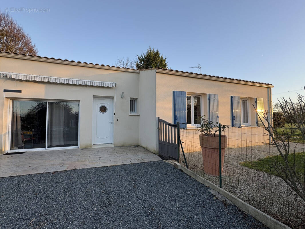 Maison à SAINT-SAUVEUR-D'AUNIS