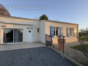 Maison à SAINT-SAUVEUR-D'AUNIS