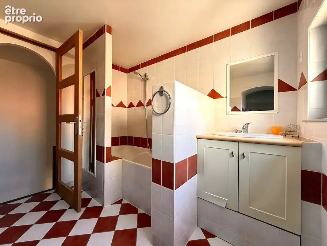 EXCLUSIVITÉ Maison de ville rénovée de 80 m2, 3ch, proche de la cathédrale. - photo 18