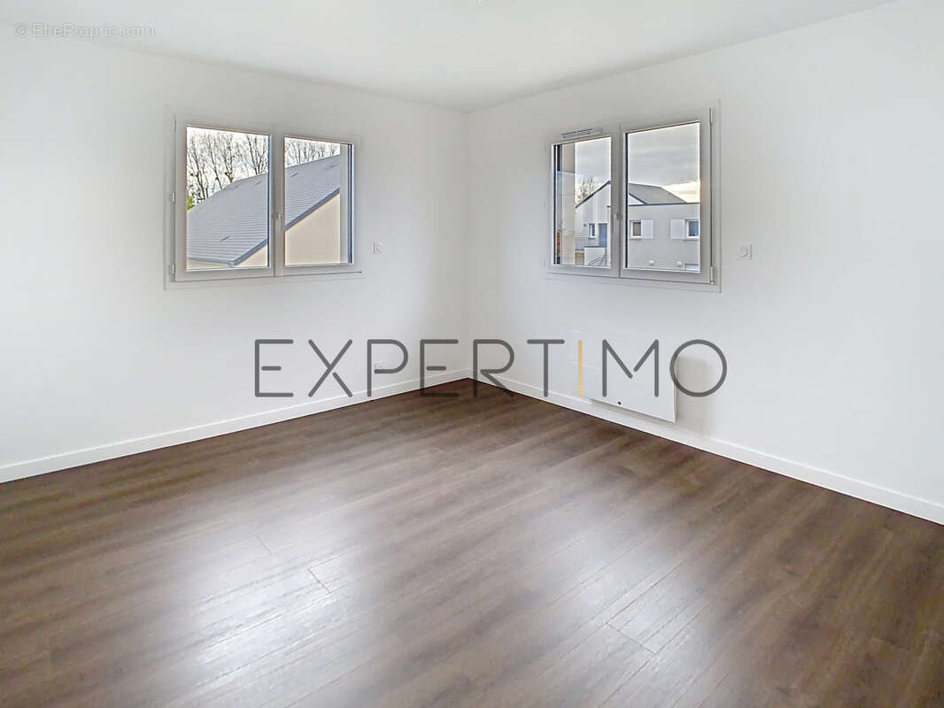 Maison à FONTAINE-ETOUPEFOUR