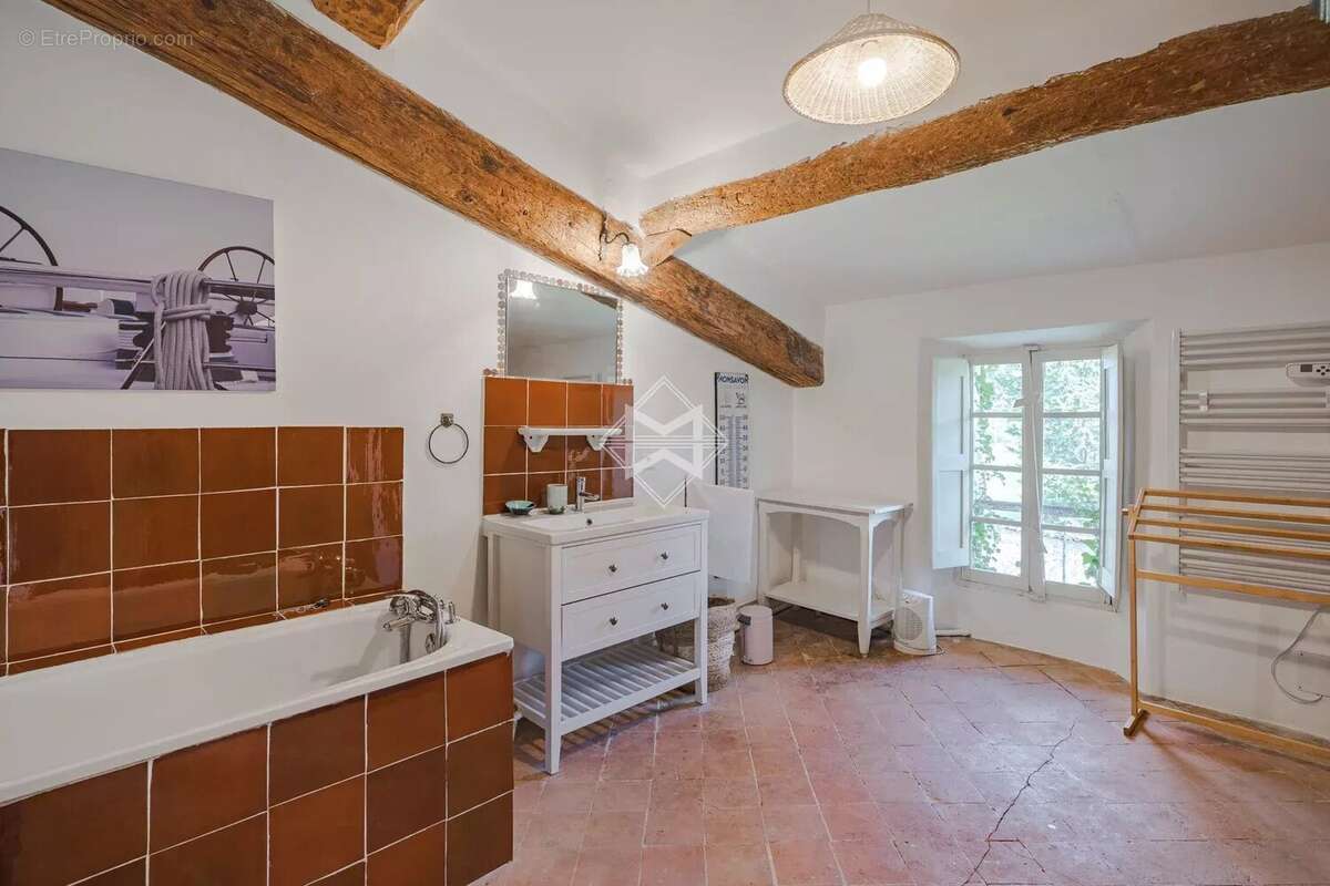 Maison à TOURRETTES