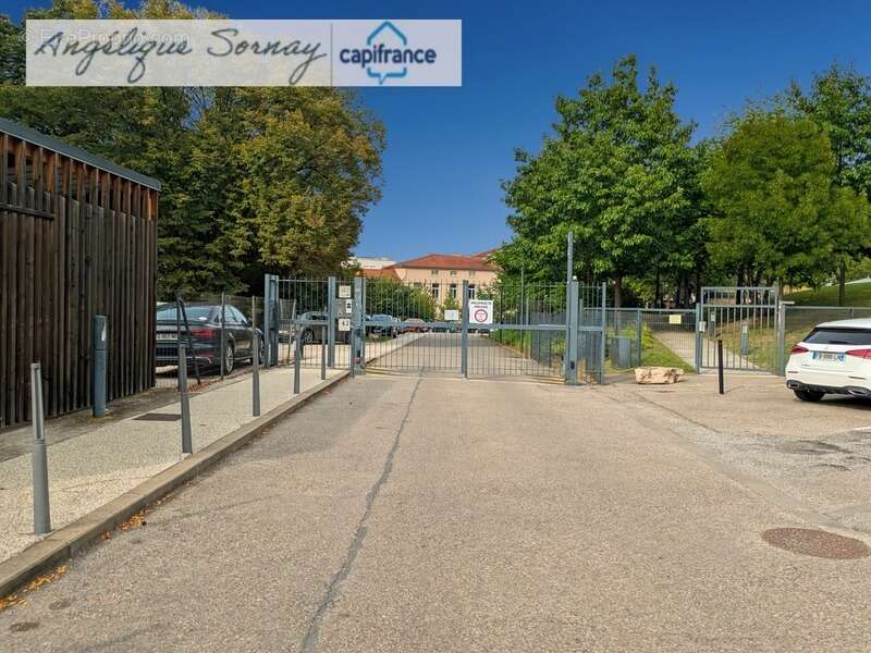 Lyon 5ᵉ – T1 Bis avec 2 parkings dans résidence sécurisée - photo 4
