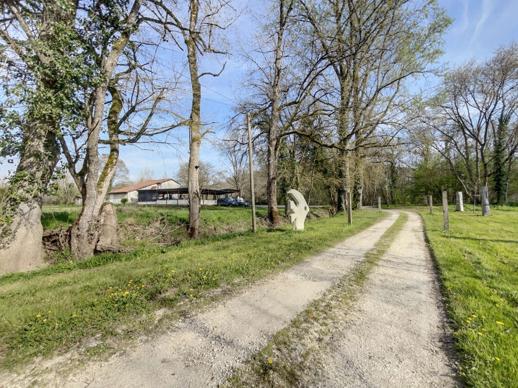 Maison à SAINT-ASTIER