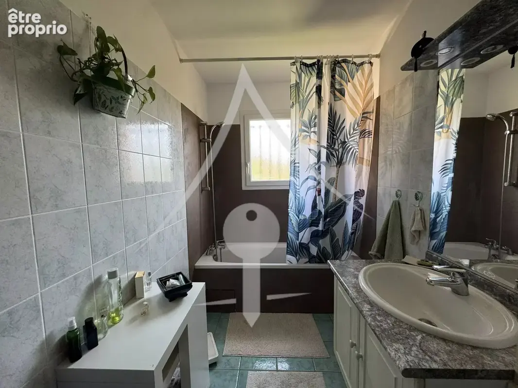 MAISON DE PLAIN-PIED T5 avec grand jardin, piscine et dépendance - photo 9