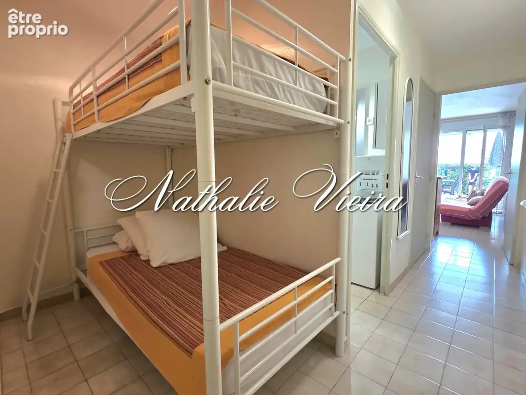 Studio cabine en rez-de-jardin avec terrasse, cour privative et parking    Carnon Ouest - photo 8