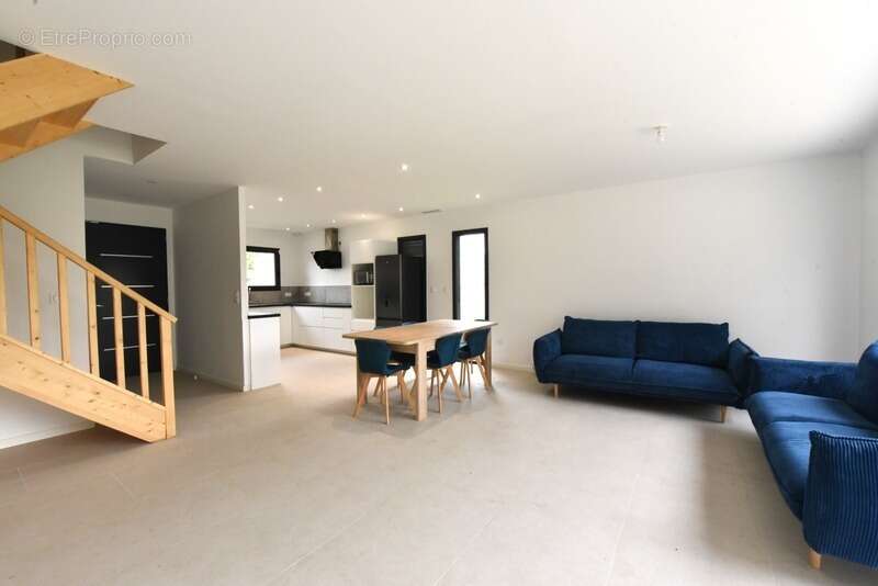 Maison à BRUGUIERES