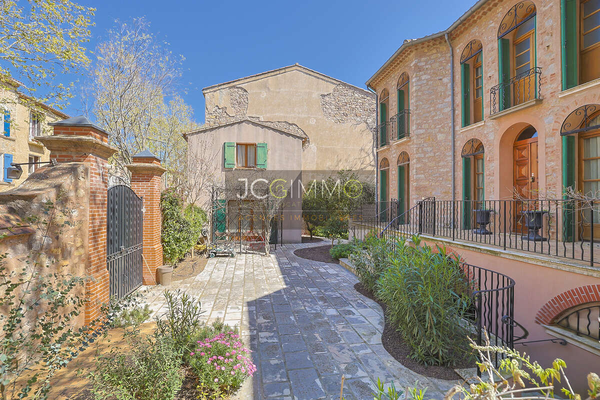 Bastide d’exception au cœur du village de puget-ville   charme, volumes & potentiel unique - photo 8
