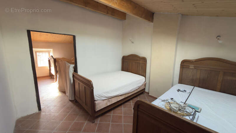 170 m2 - Grand potentiel - Toiture neuve - 10 couchages - photo 10