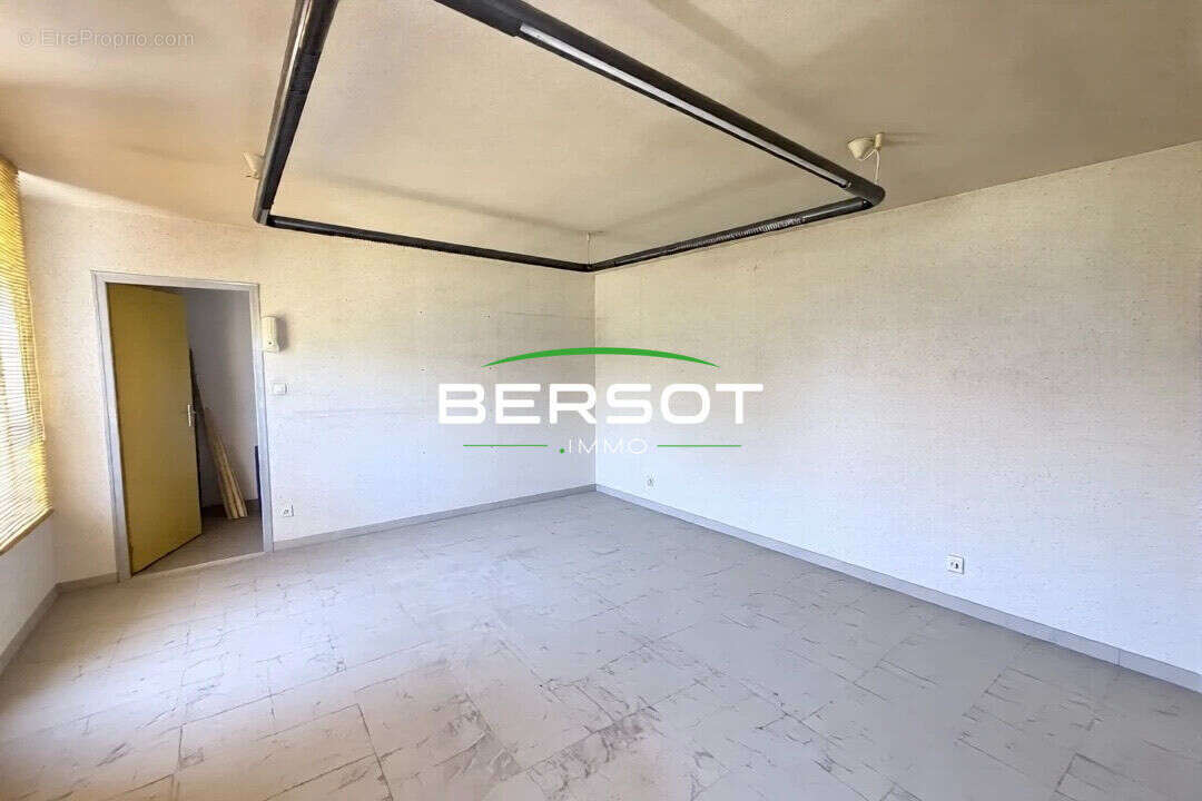Local commercial 160 m²  Garage  Fort potentiel  Pierrefontaine-les-Varans - photo 7