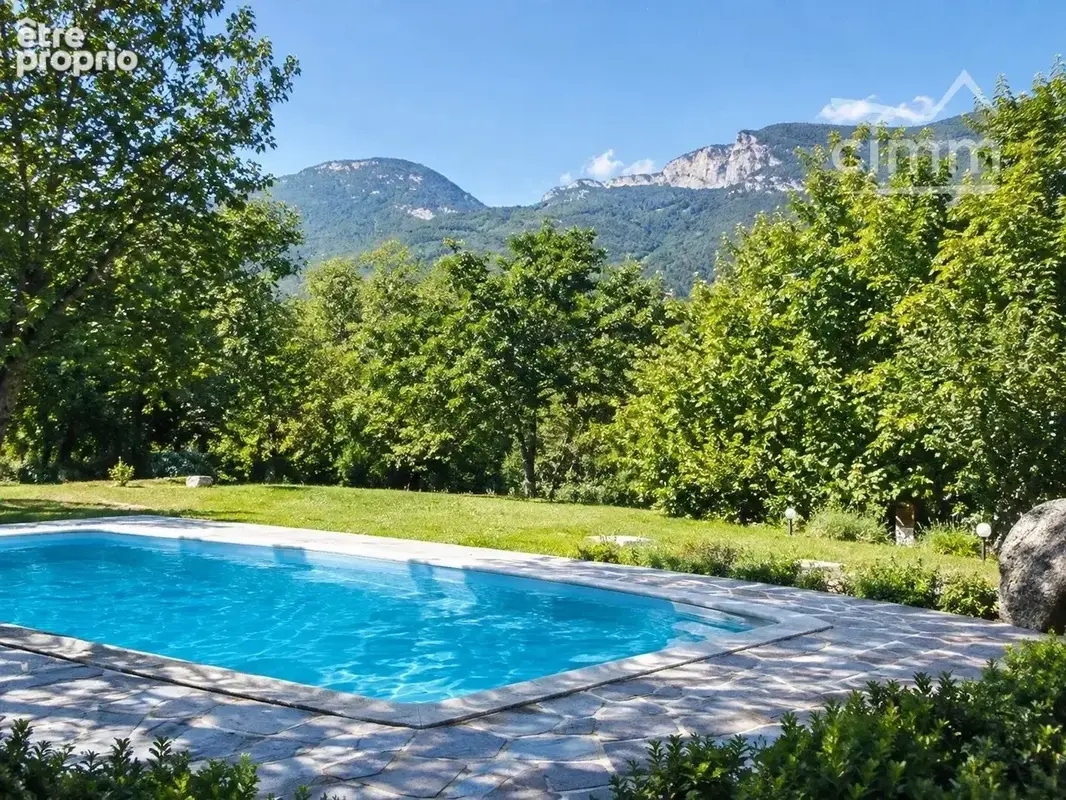 À vendre – Maison de caractère avec piscine, terrain de 2 090 m² et nombreuses dépendances à Saint-Vincent-de-Mercuze - photo 16