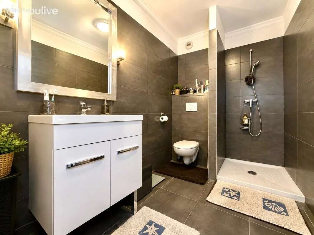 Appartement T2 Meublé  – Dernier étage avec ascenseur – Vue mer & montagne – Garage et parking - photo 7