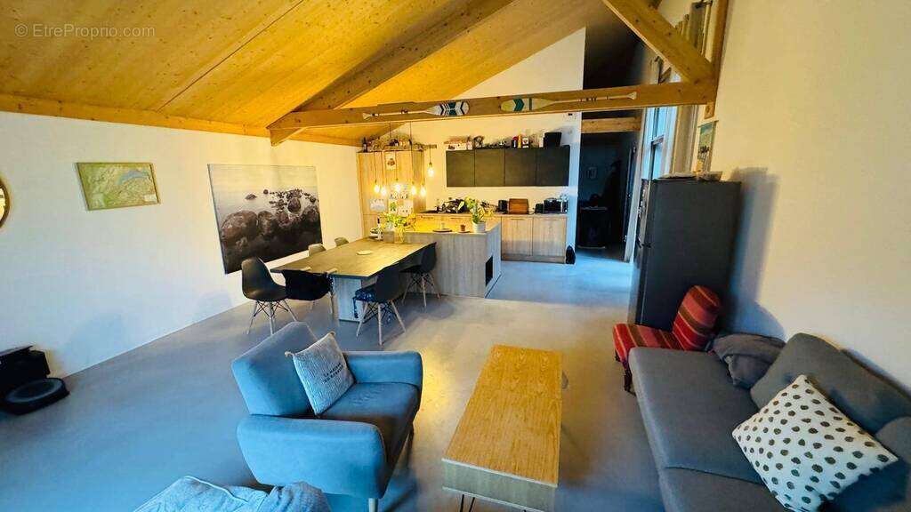 Maison à SAINT-GENIS-POUILLY