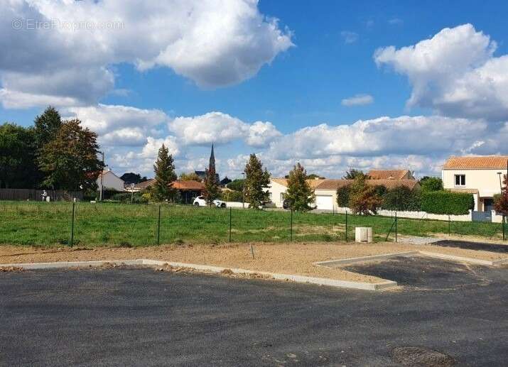 Terrain à SAINTE-PAZANNE