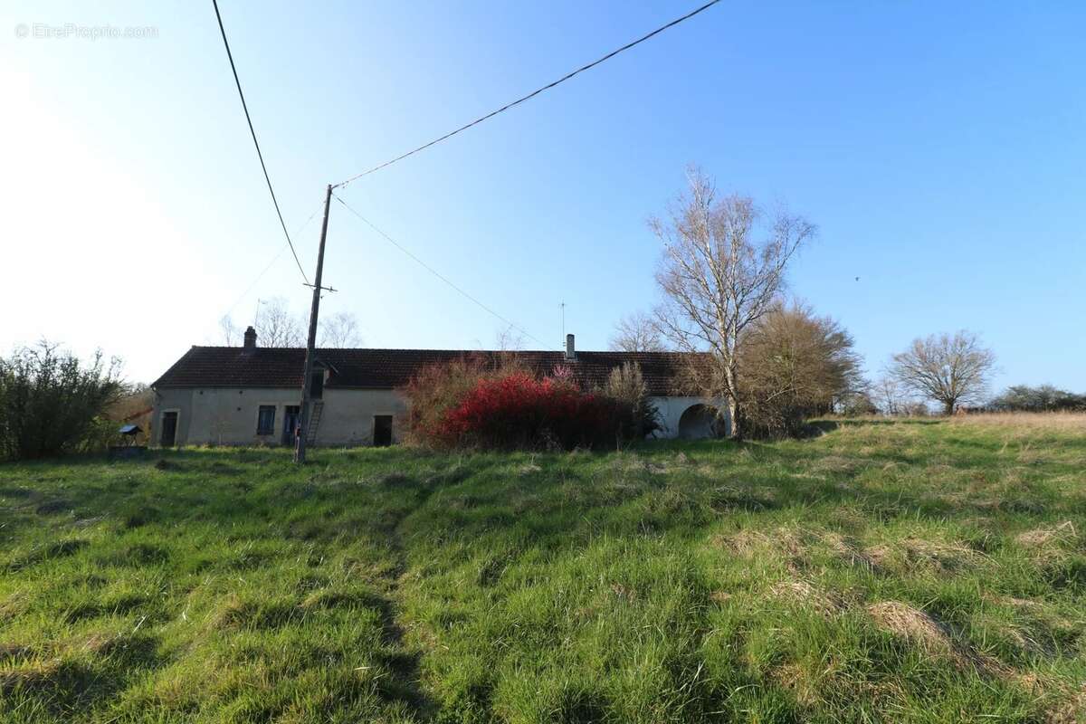 Maison à LA GUERCHE-SUR-L&#039;AUBOIS