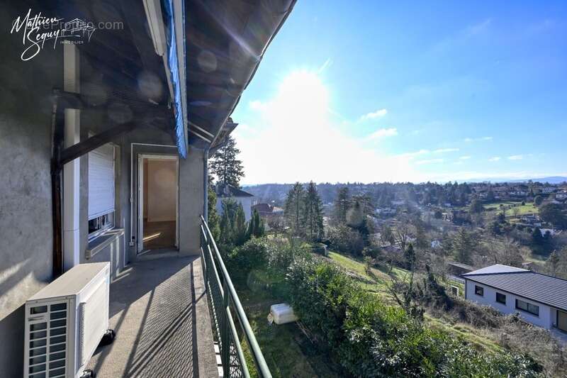 Appartement à CHARBONNIERES-LES-BAINS