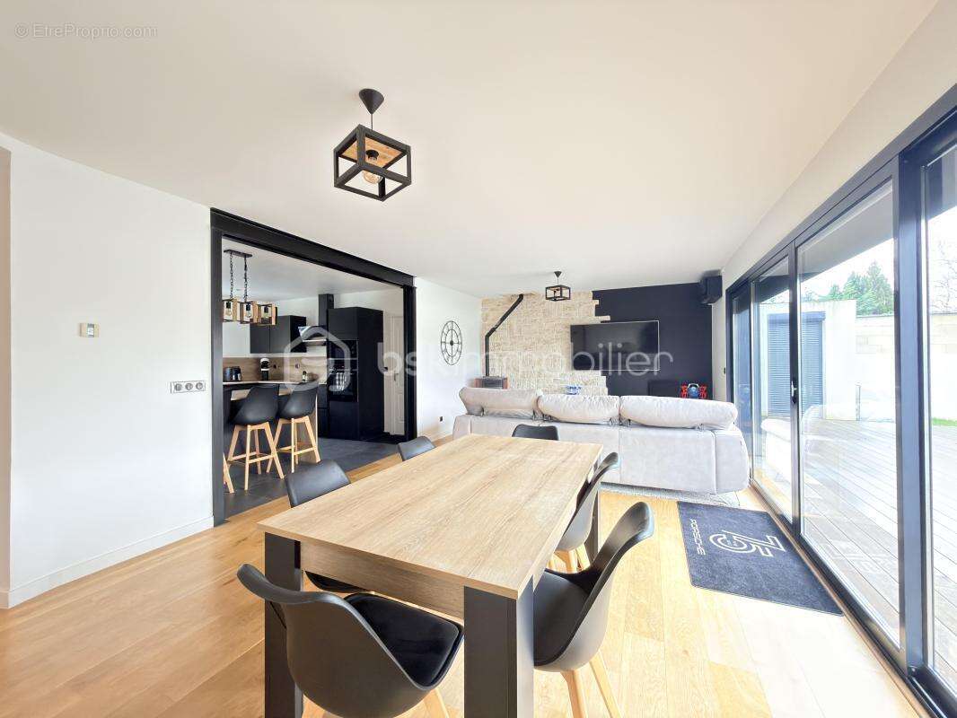 Maison à LE PLESSIS-BELLEVILLE