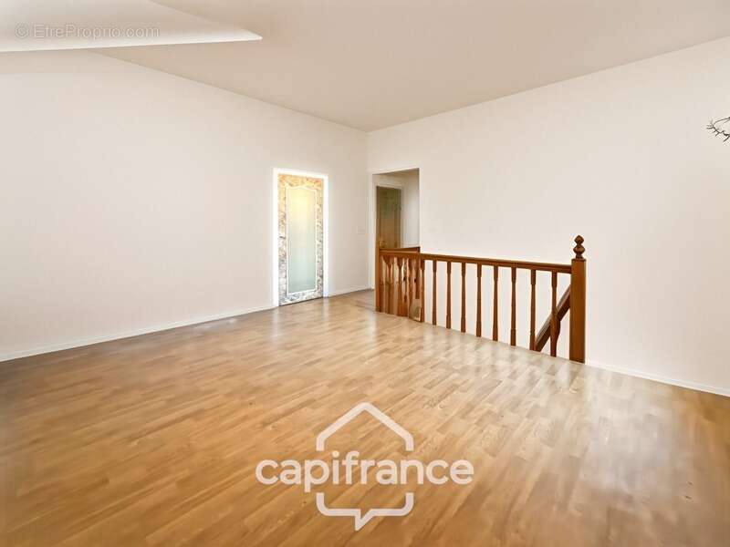 Maison familiale de 174 m² avec fort potentiel – Saint-Rambert-d'Albon (26) - photo 15
