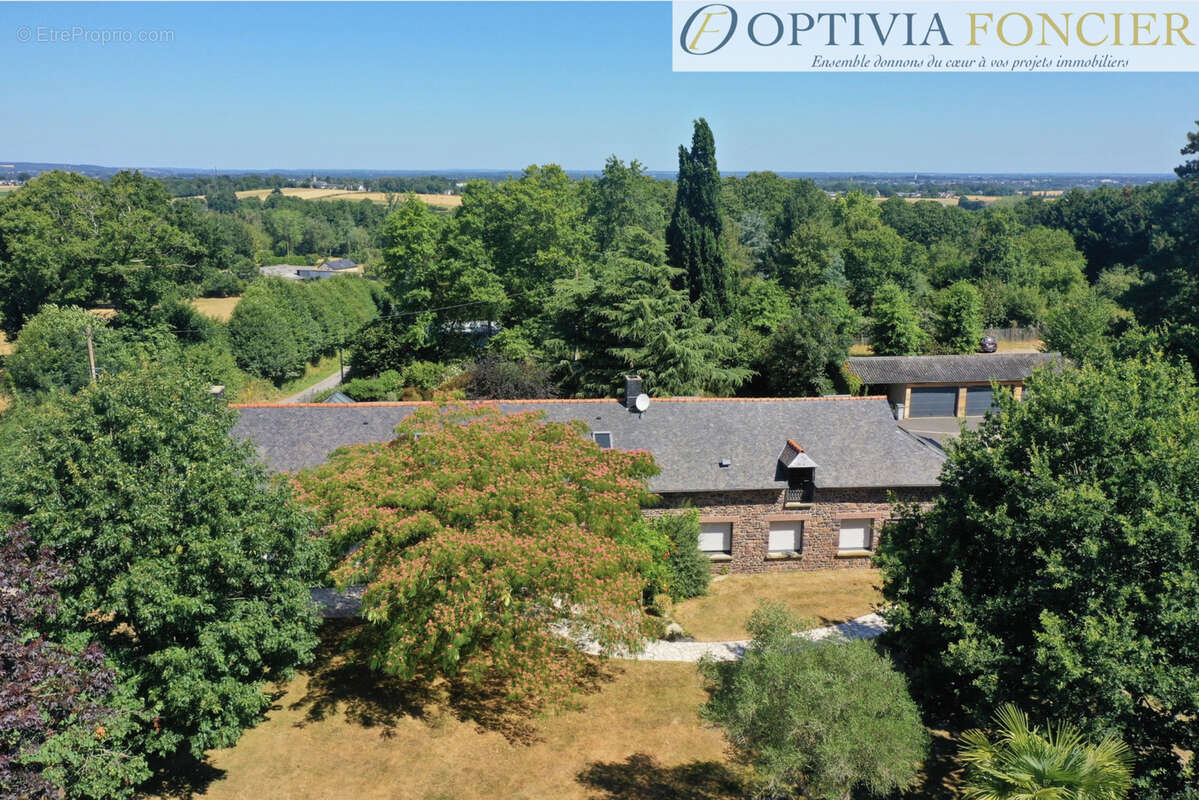 Propriété T7 395 m2 - 6 300 m2 de terrain - 5 garages - Piscine intérieure chauffée - photo 3