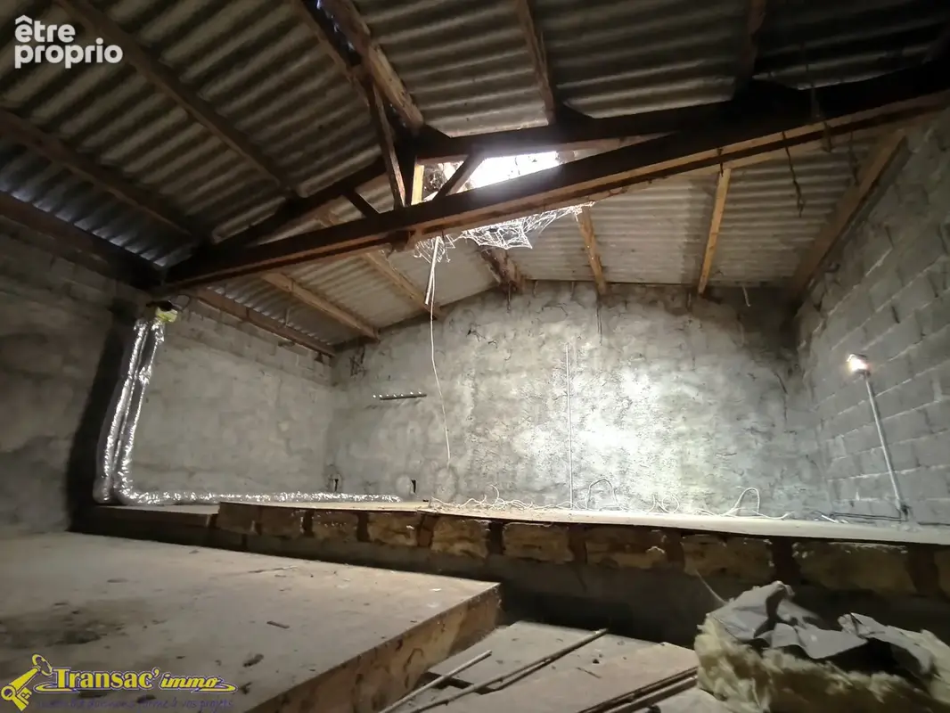 À Lezoux, maison type F5 avec terrain et dépendance attenante. - photo 14