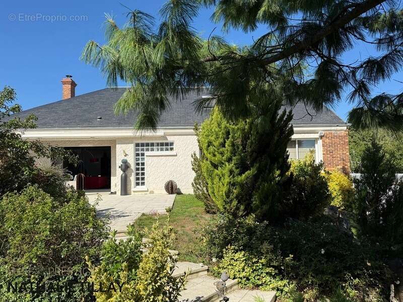 Maison à SAINT-PRYVE-SAINT-MESMIN