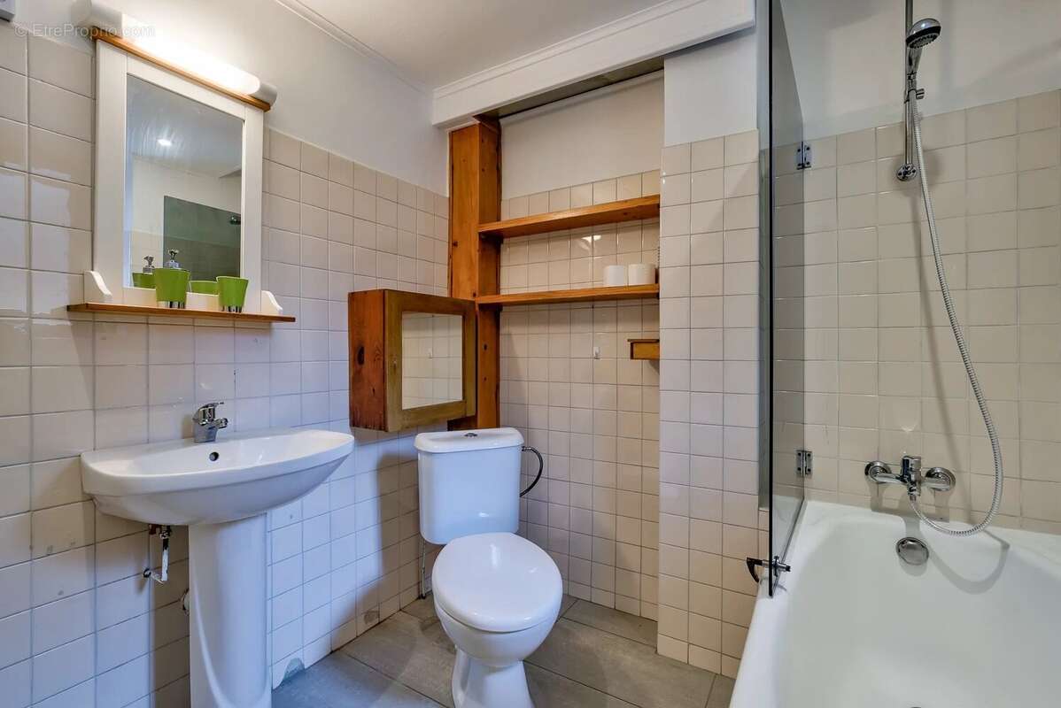 CHAMONIX - Grand chalet avec 9 chambres et beaucoup de potentiel - photo 8