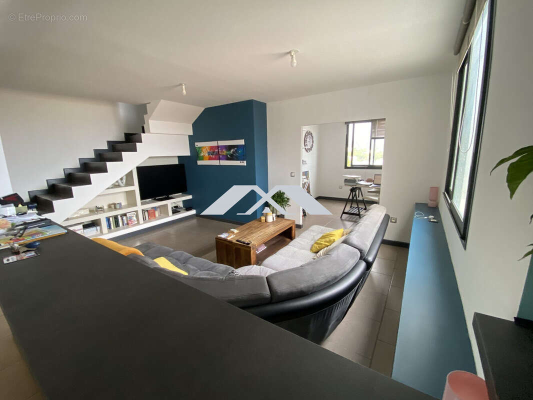 Appartement 275 m² à Saint-Louis  - photo 4