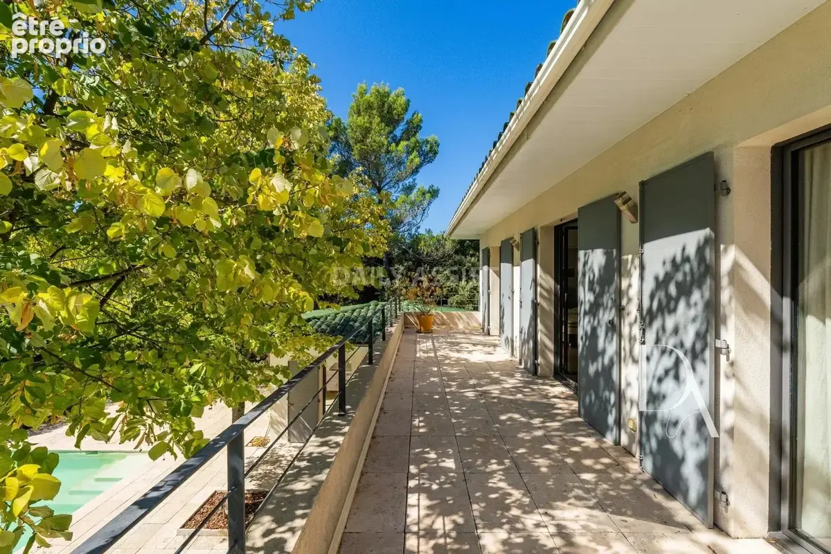Villa contemporaine avec piscine à Saint-Marc-Jaumegarde – 214 m² au cœur d’un parc de 4 000 m² - photo 19