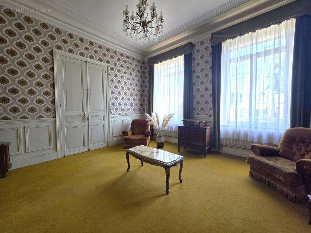 Maison de caractère 228m² avec garage et terrain clos - photo 5