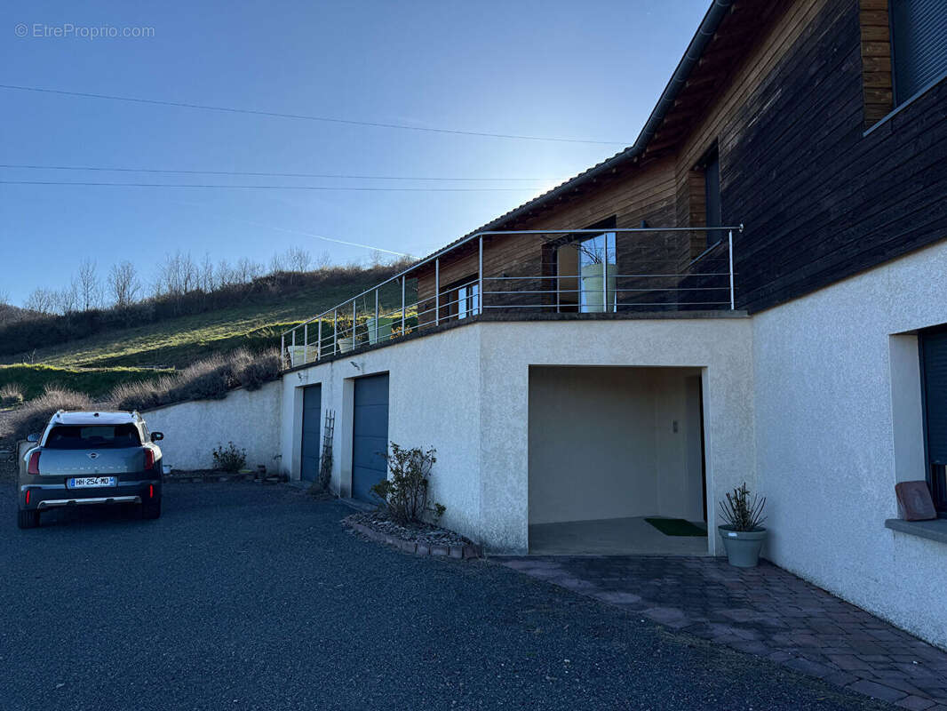Maison à SAINT-CYR-LE-CHATOUX