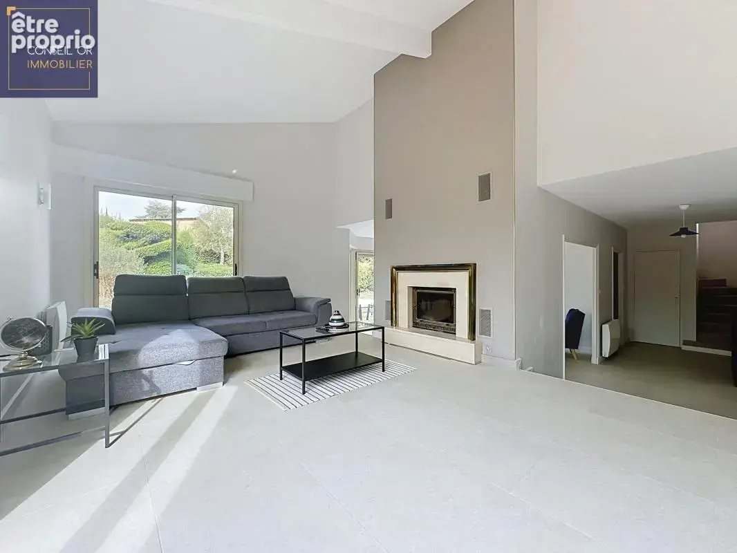 Maison Saint-Genis-Laval La Chapelle aux Paons 5 pièces 125 m² sur terrain paysager 737 m² avec piscine - photo 2