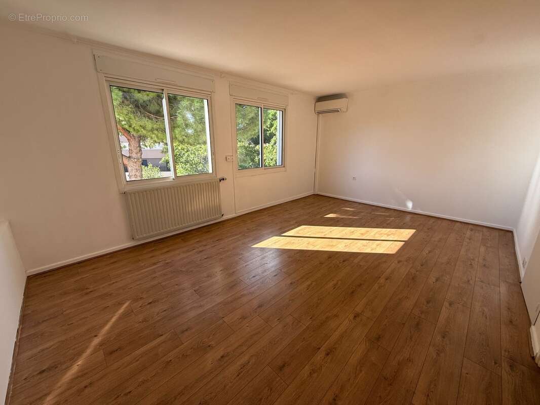 Appartement 106 m² avec parking et vue parc à Béziers Champs de Mars - photo 8