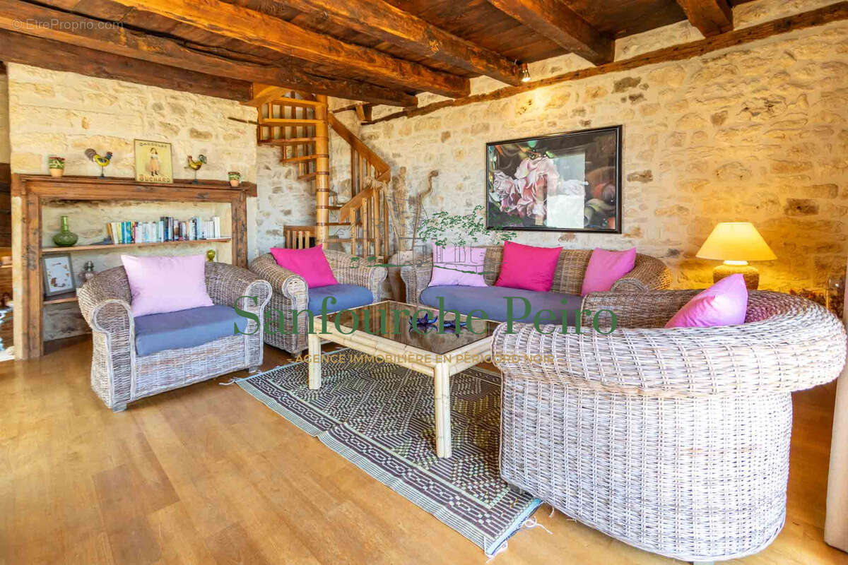Maison à BEYNAC-ET-CAZENAC