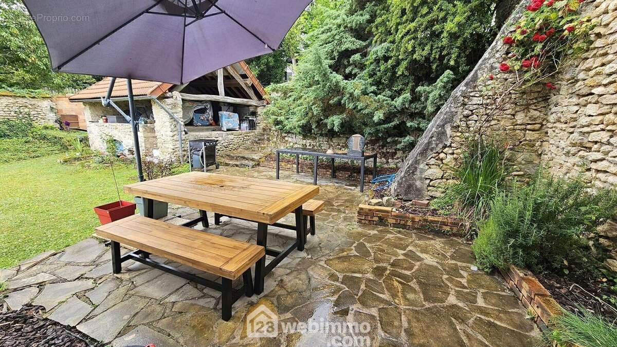 Voici une des deux terrasses sans vis à vis!