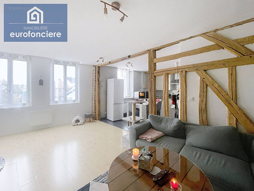 Appartement à PONT-SAINTE-MARIE