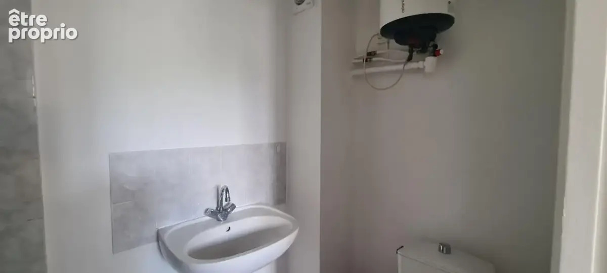 Appartement Nantes 1 P . 16.11 M² . Salle d'eau avec toilettes - photo 5