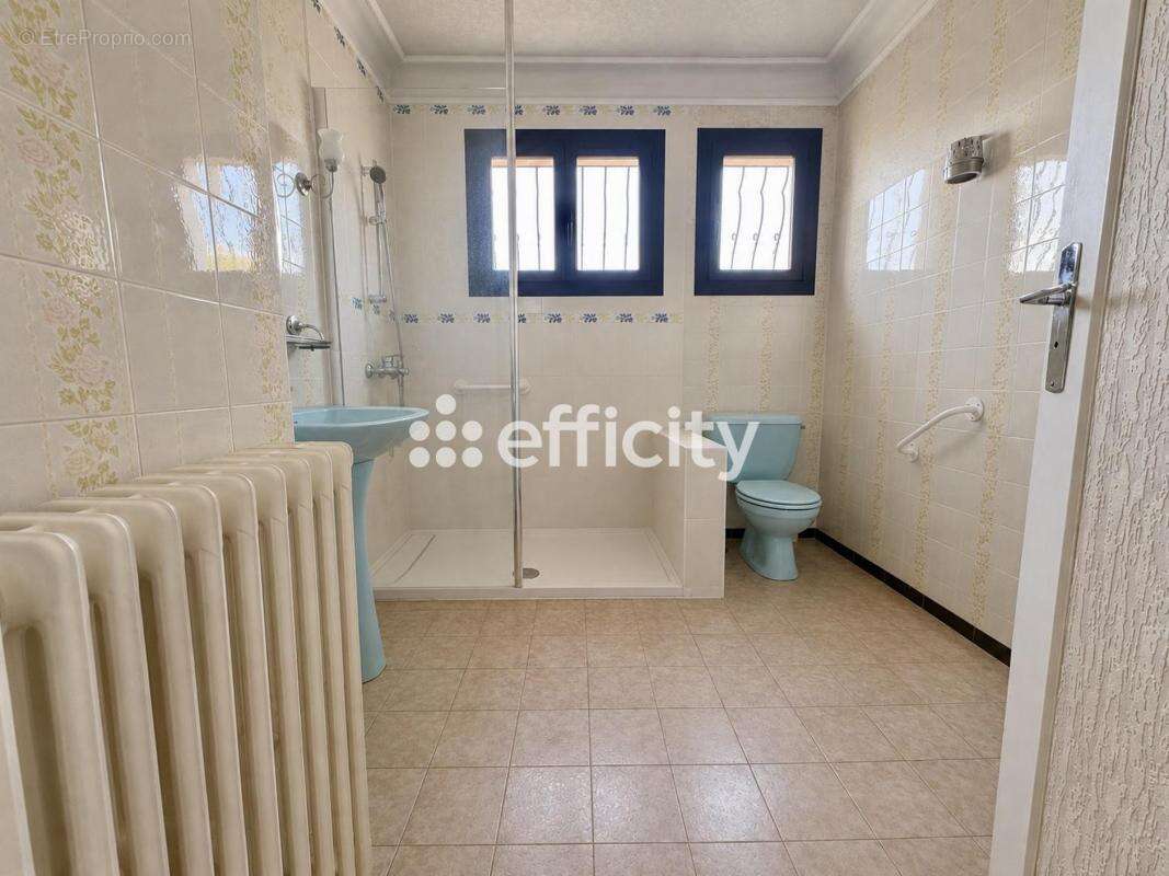 Maison 182 m² à Gignac-La-Nerthe  - photo 13