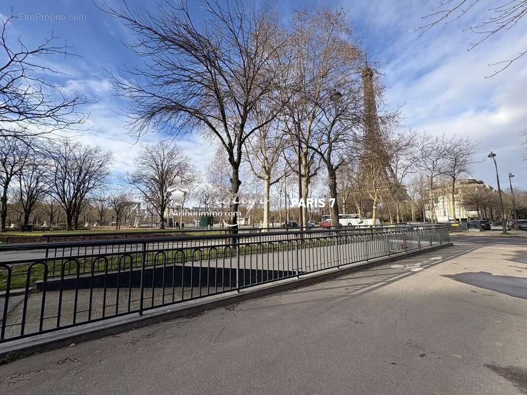 Parking à PARIS-7E