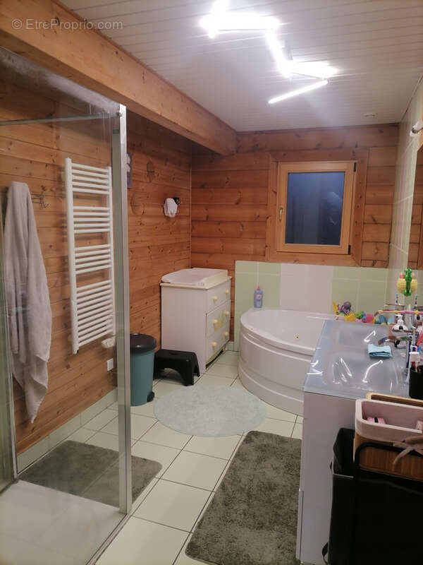 Maison à CAOUENNEC-LANVEZEAC