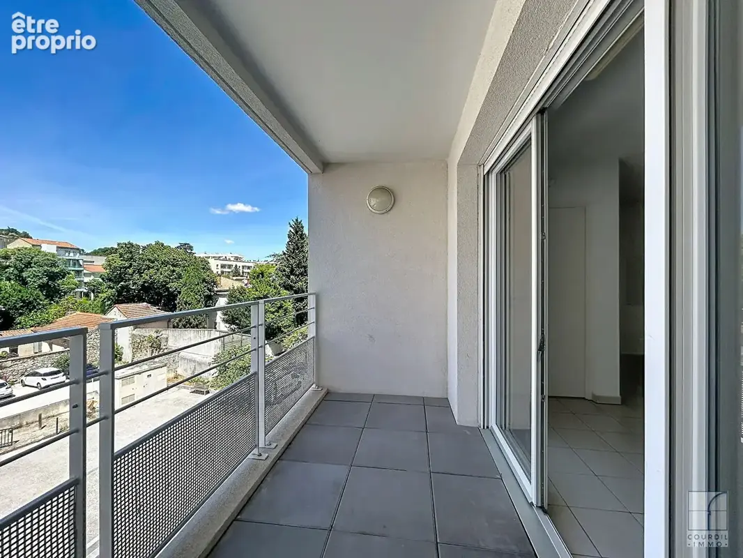NIMES  P2  41.10 m2 balcon et parking couvert - photo 2
