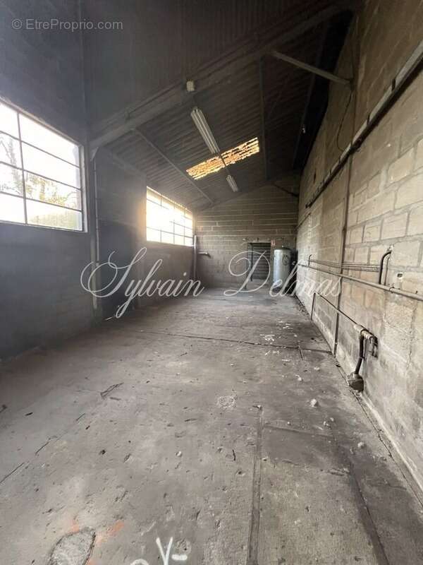 Commerce à NAZELLES-NEGRON